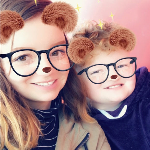 ✨Meet your Posher, Amber✨ - Picture 1 of 6